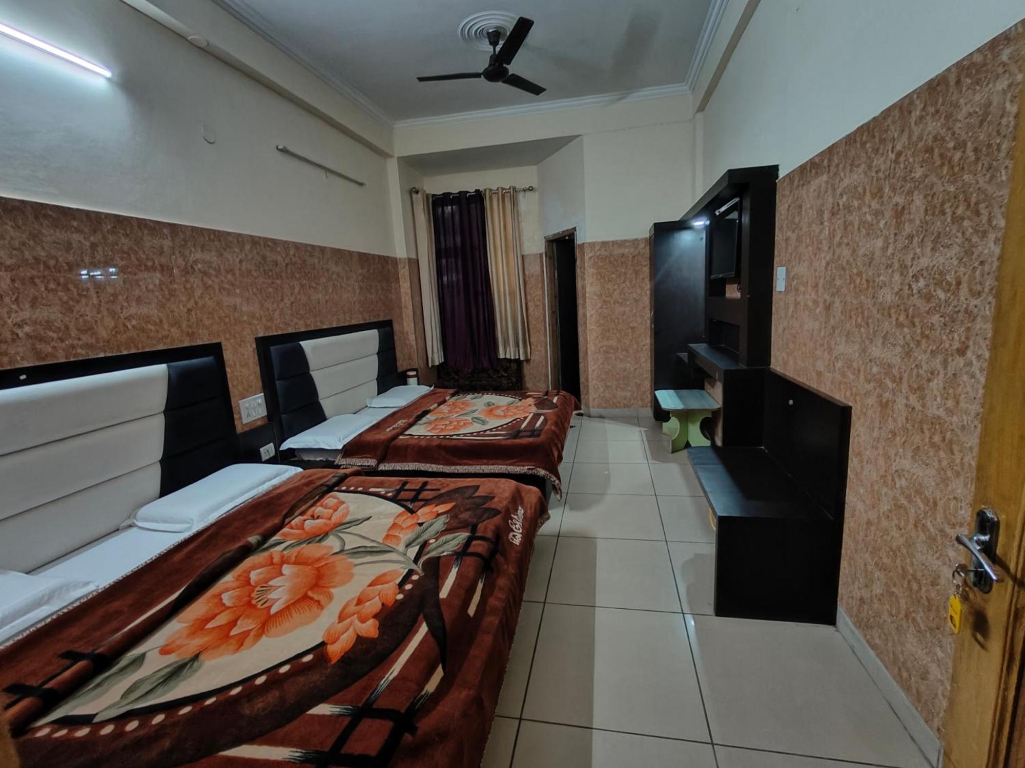 Aashirwad Hotel Katra  Exterior photo